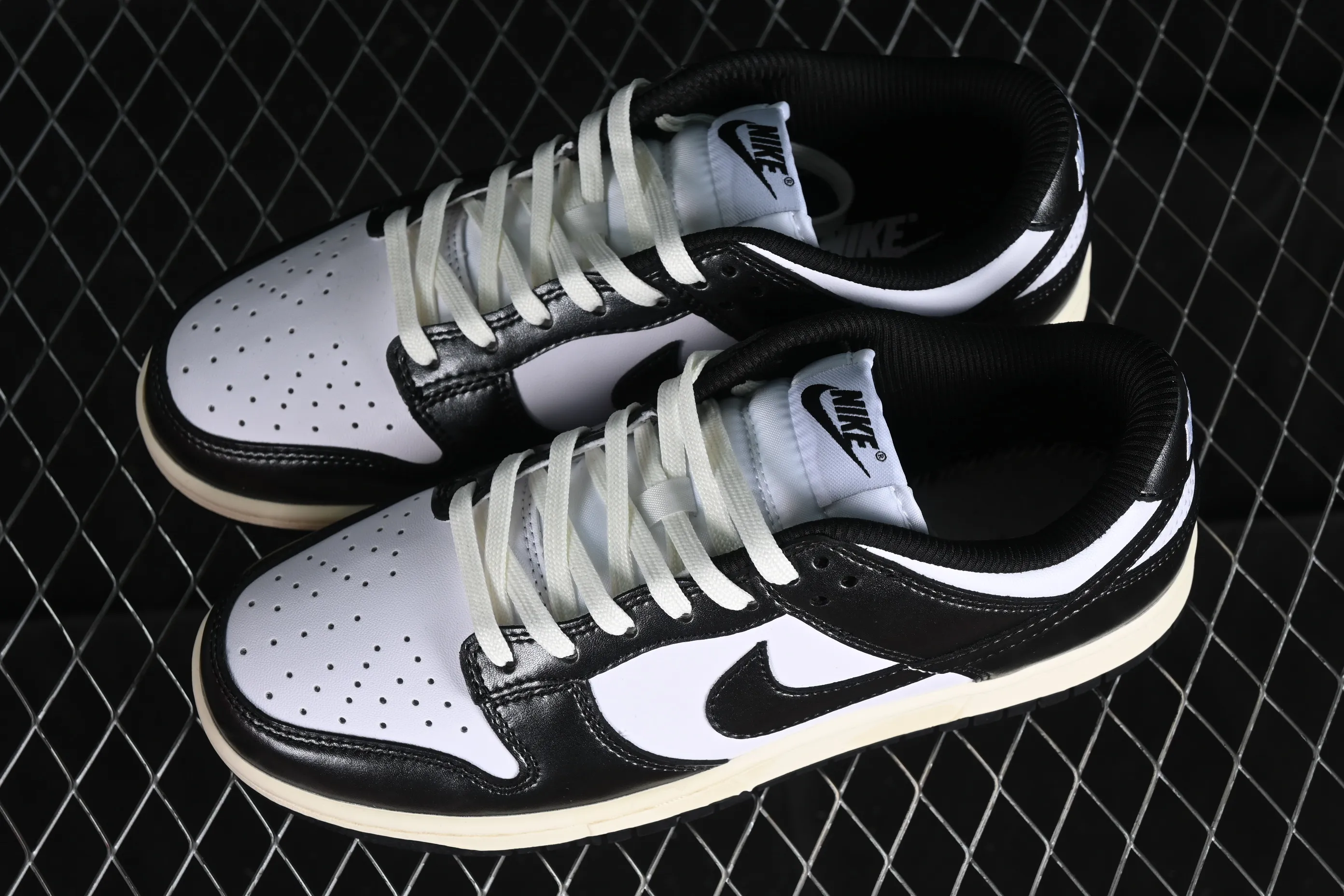All categories Nk SB Dunk series Nk SB Dunk Low low-top sneakers Nk Dunk Low "Vintage Panda" replica distressed panda low-top casual sneakers FQ8899-100